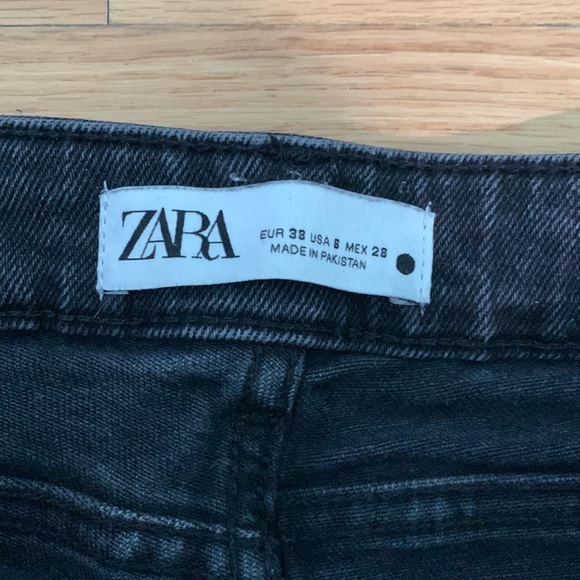Zara High Waisted Black Denim Size 6 US - Picture 3 of 4
